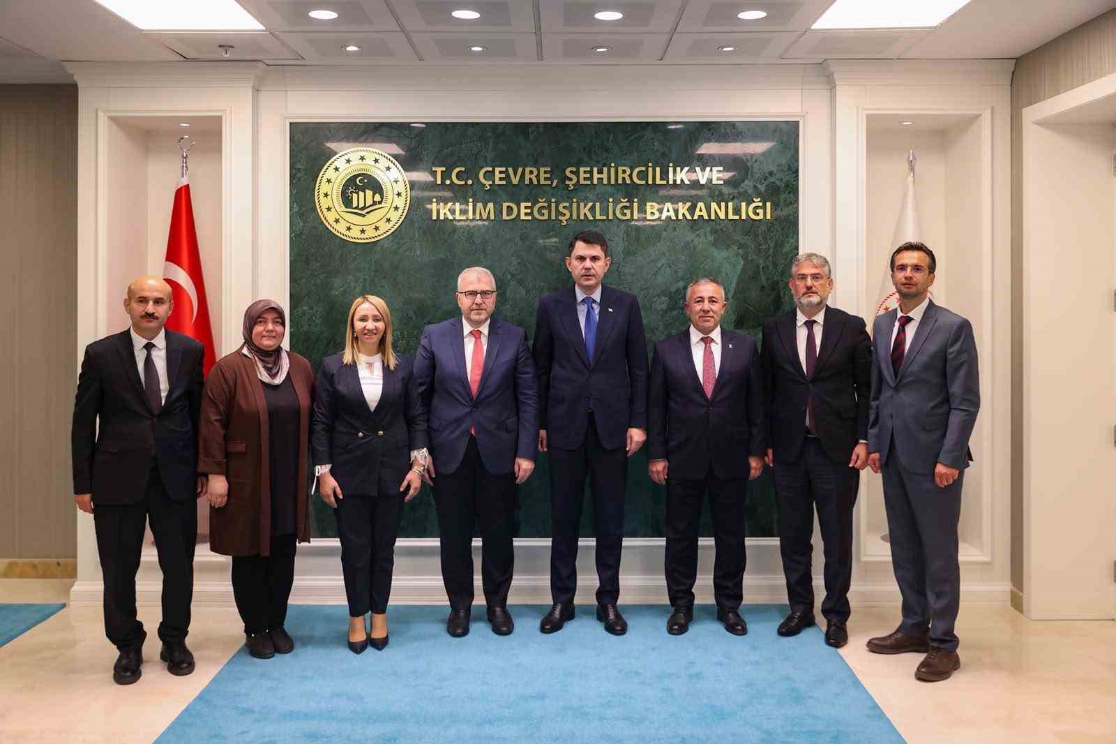 bilecik-heyeti-bakan-kurum-la-yatirimlari-masaya-yatirdi