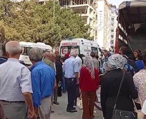 milletvekili-veli-agbaba-pazarda-fenalasarak-hastaneye-kaldirildi
