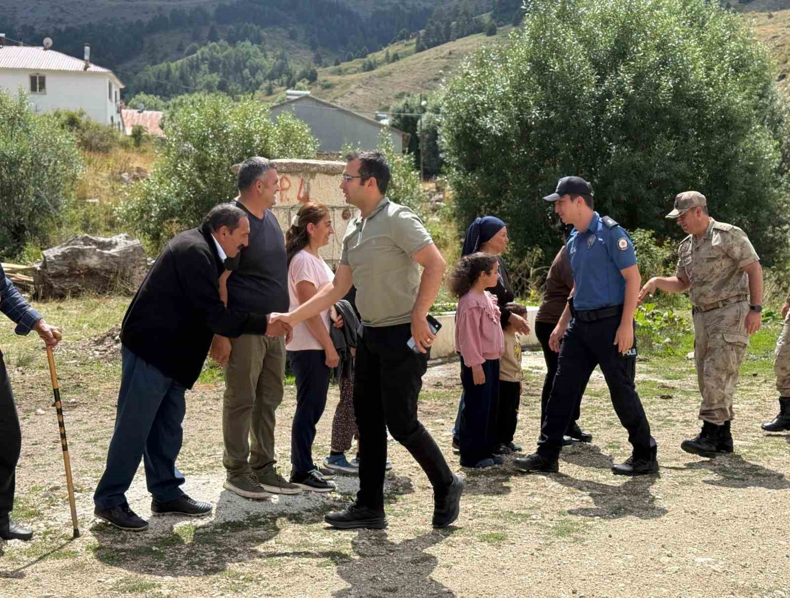 refahiye-kaymakami-taskiran-koy-ziyaretlerinde-bulundu