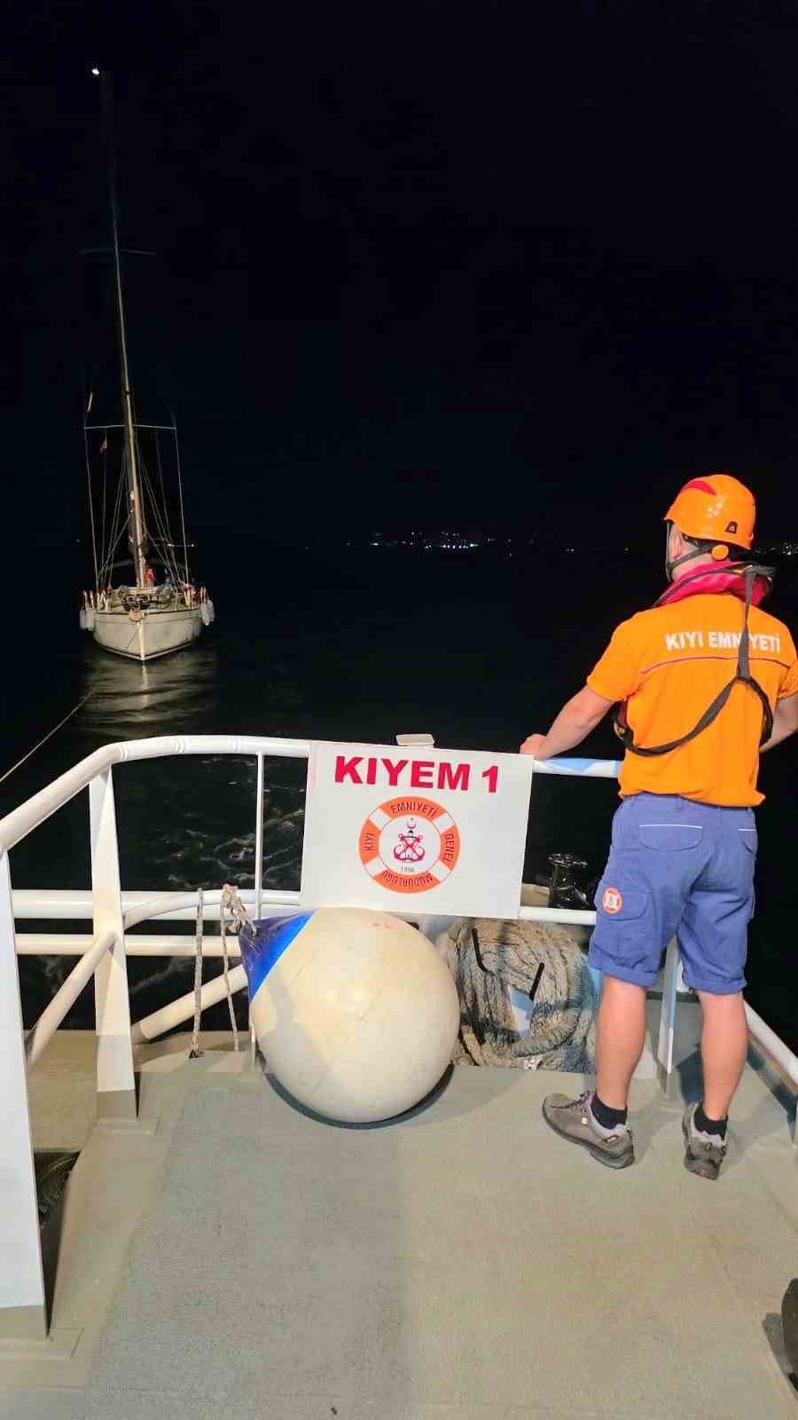 canakkale-de-suruklenen-teknedeki-2-kisi-kurtarildi