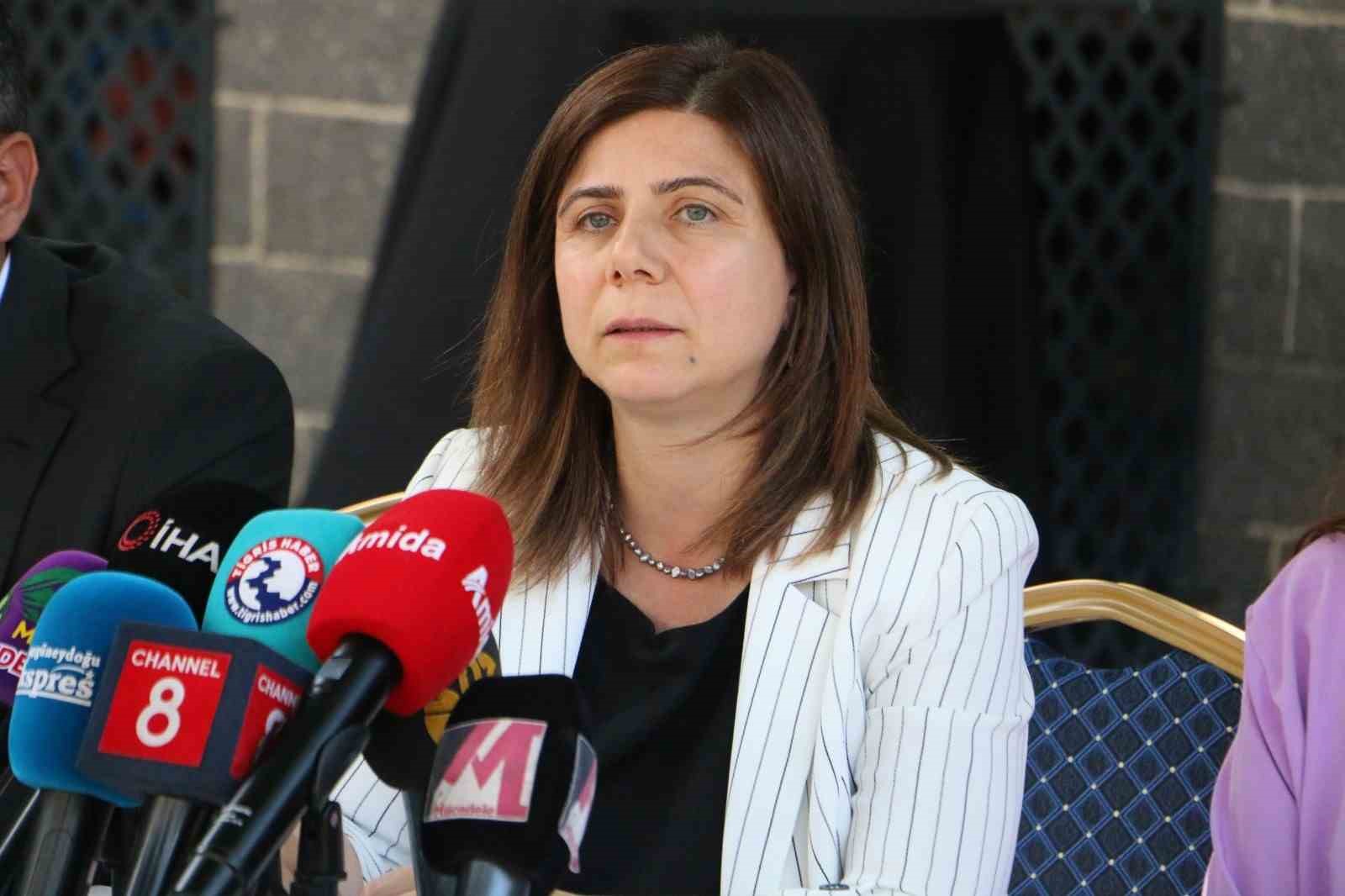 sur-da-kaldirim-isgallerinin-onune-gecme-ve-yayalastirma-calismalari-suruyor