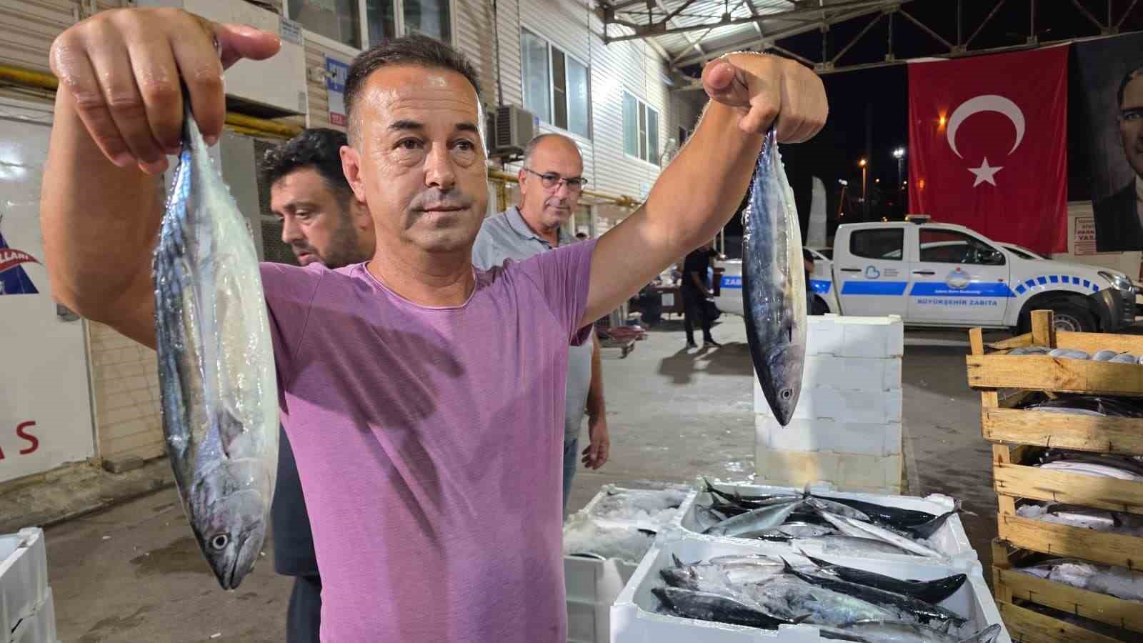 denizlerde-av-sezonu-basladi-marmara-da-ilk-gun-sardalya-bereketi-yasandi