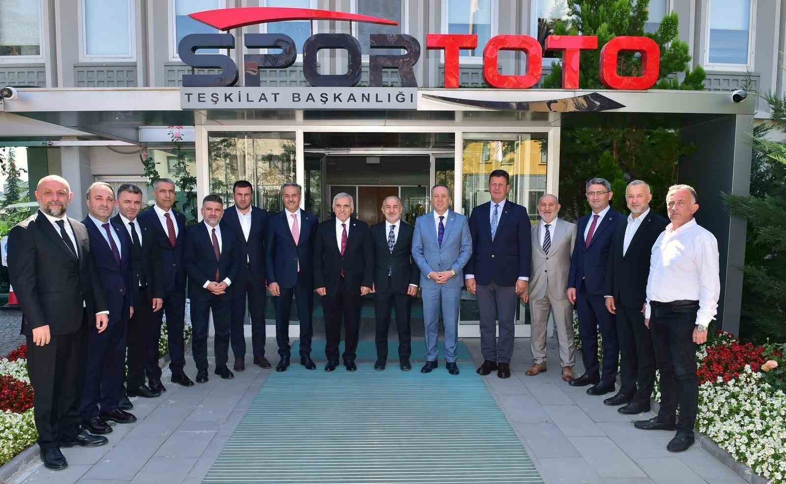 akyazi-nin-8-mahallesinde-yeni-spor-tesisi-yukselecek