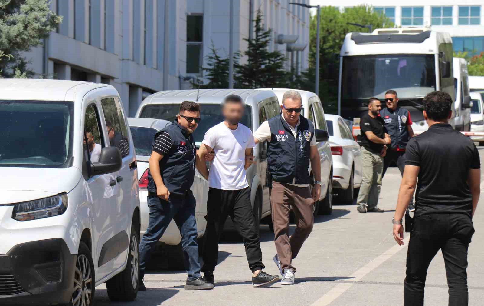 denizli-de-20-yil-once-islenen-faili-mechul-bakkal-cinayeti-hts-kayitlariyla-aydinlatildi