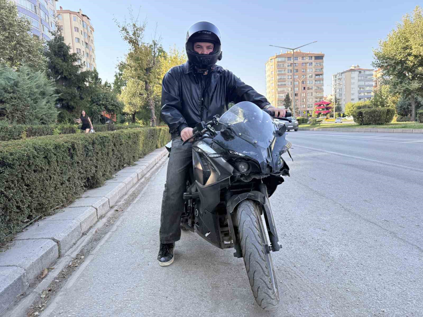 kazadan-sonra-motosikletini-teslim-alan-genc-5-dakika-sonra-bir-kaza-daha-yapti