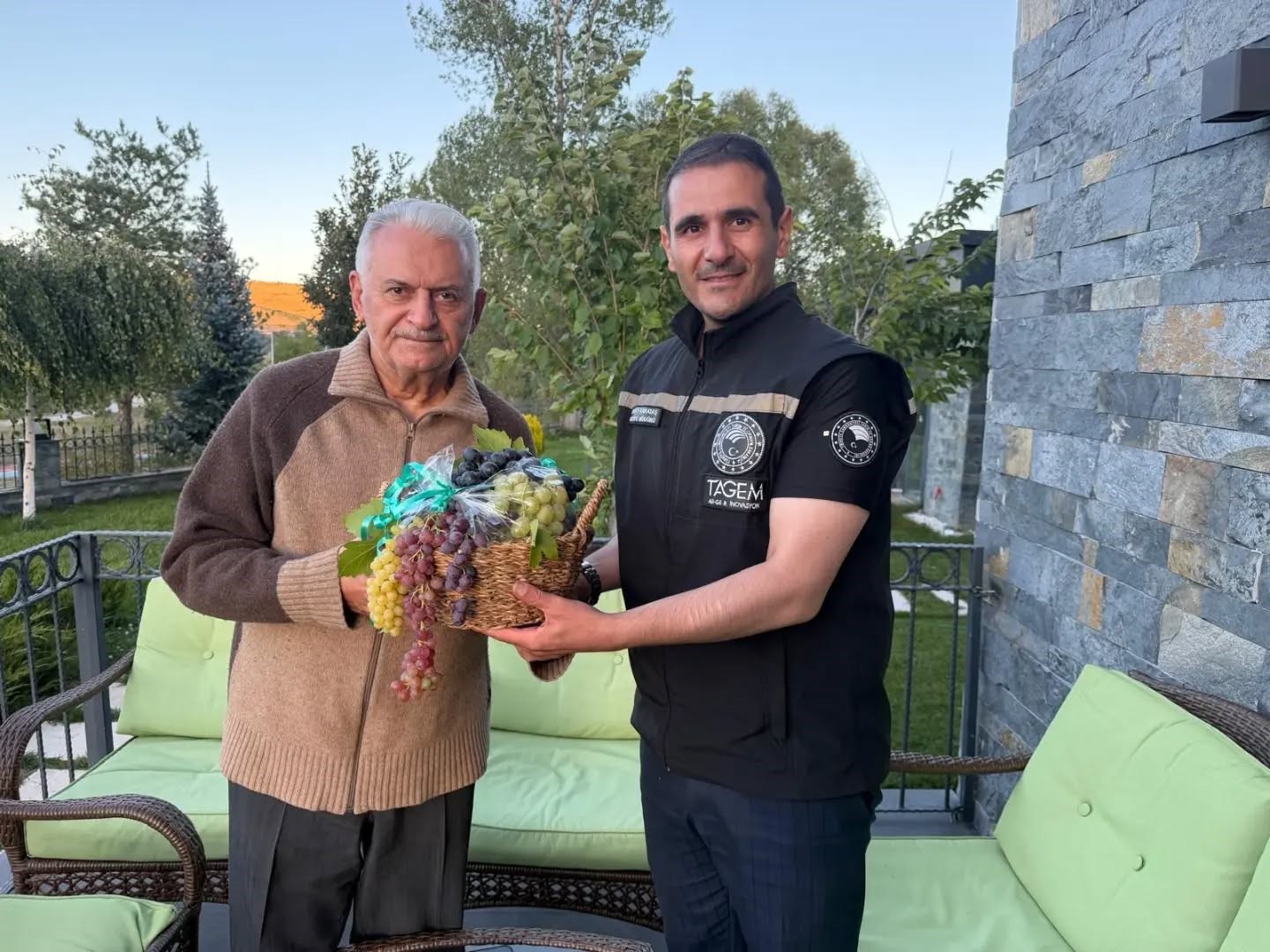 binali-yildirim-a-erzincan-daki-tarimsal-ar-ge-calismalari-anlatildi