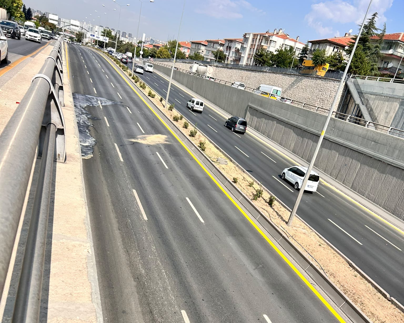 ankara-da-kontrolunu-kaybeden-motosikletli-hayatini-kaybetti