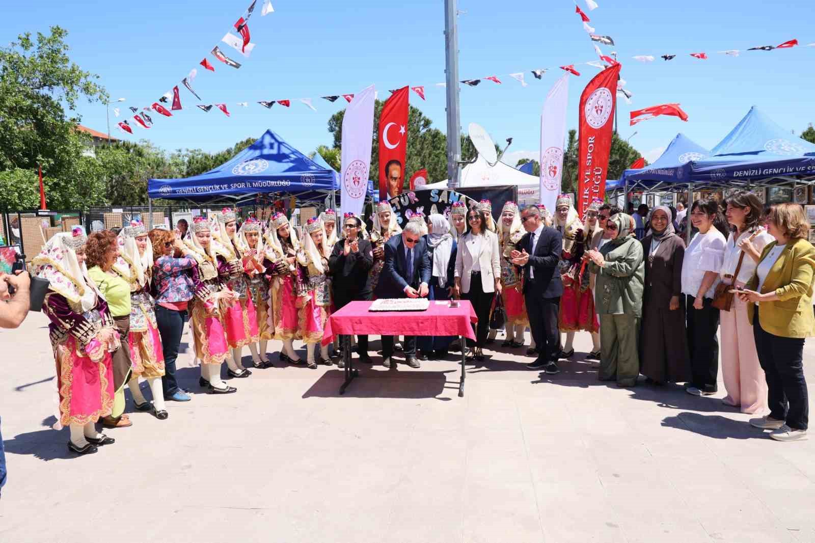 ogrencilerin-el-emegi-eserleri-begeni-topladi