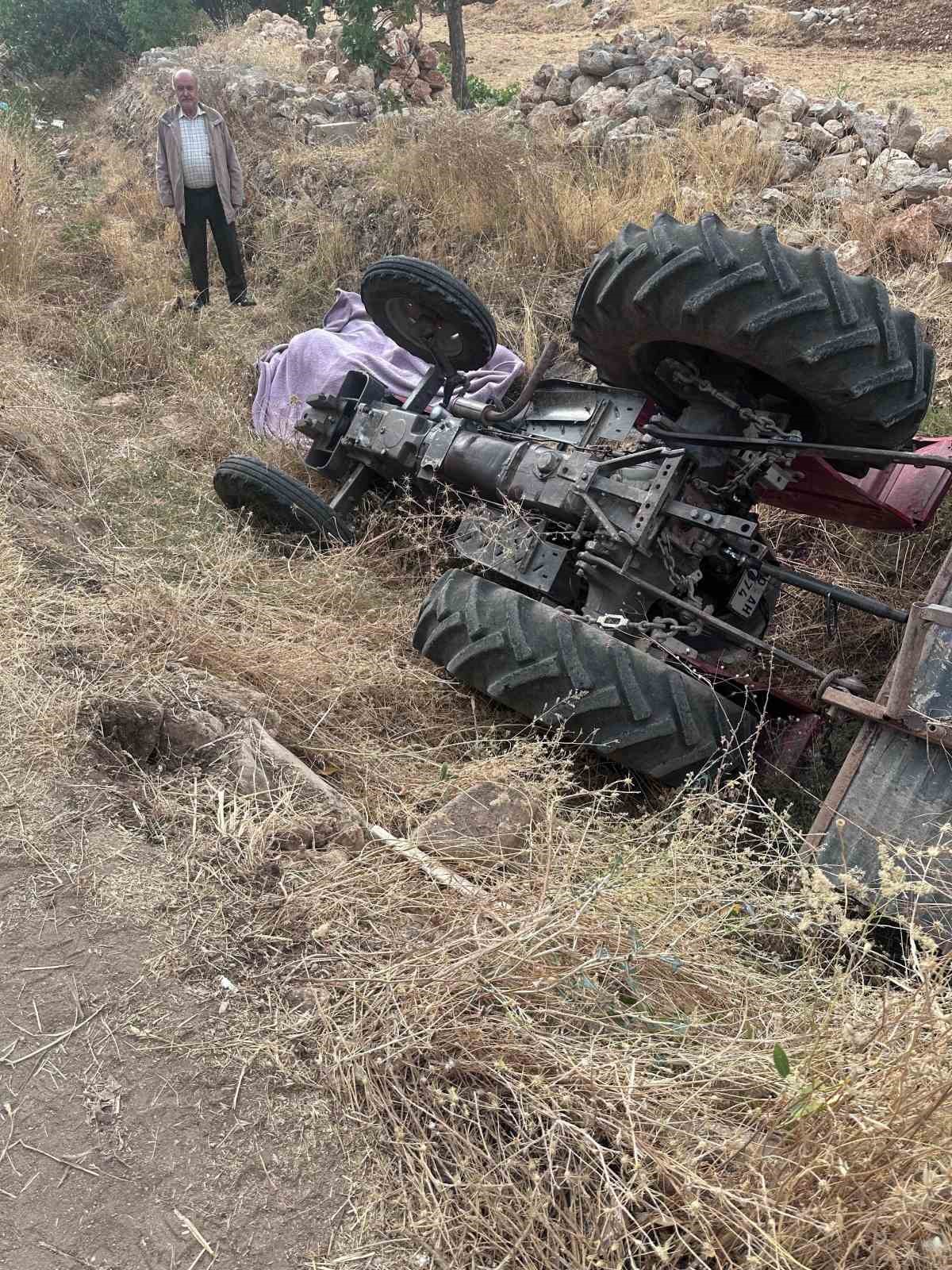 traktor-sarampole-devrildi-1-olu