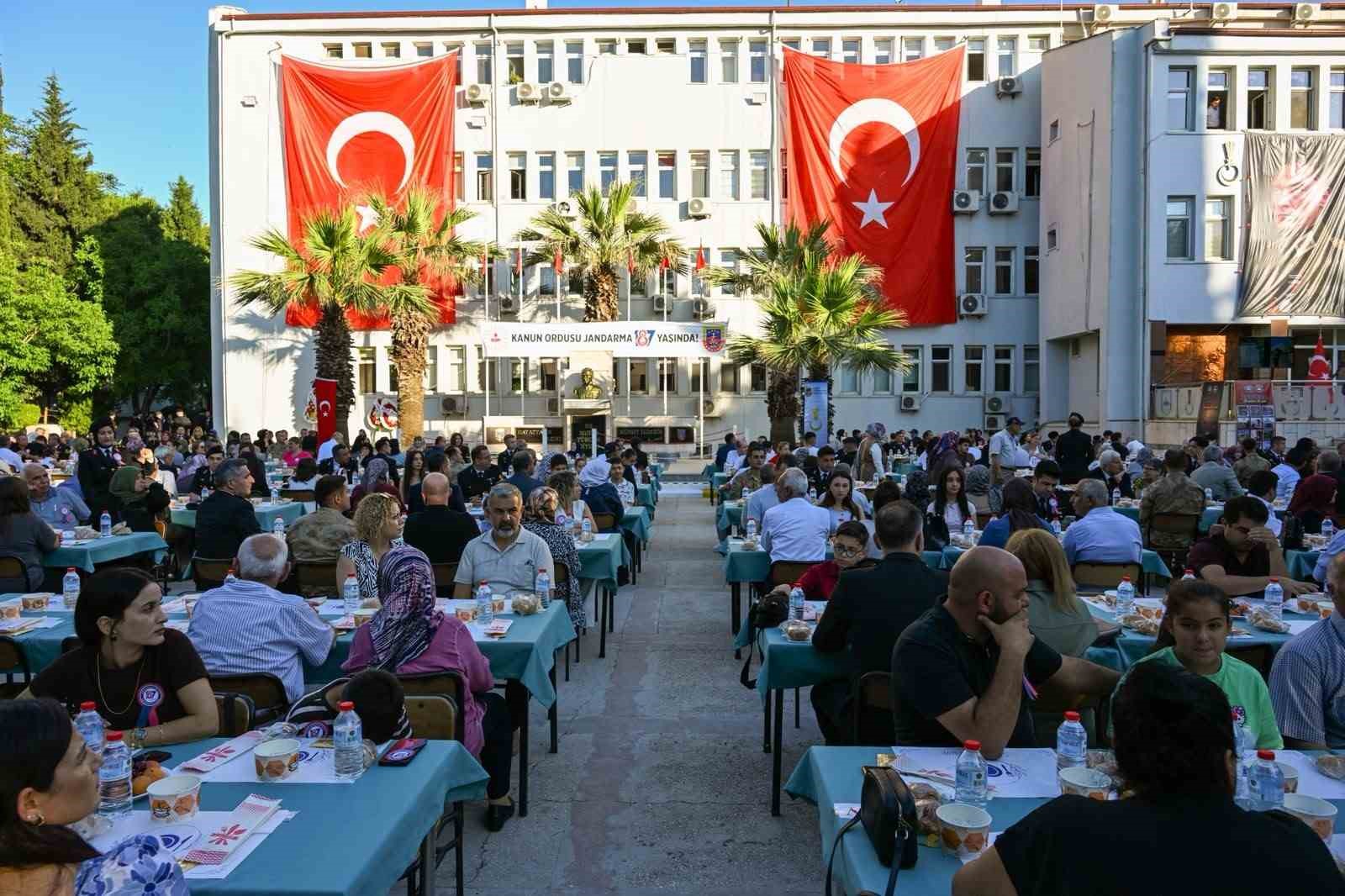jandarmanin-187-kurulus-yili-manisa-da-sehit-aileleri-ve-gazilerle-kutlandi