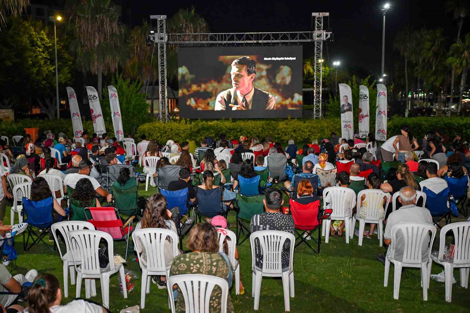 mersin-de-acik-havada-sinema-keyfi