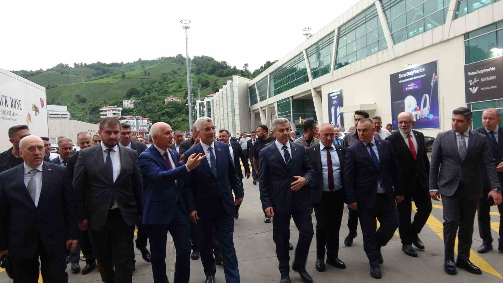 bakan-bolat-sarp-gumruk-kapisi-sadece-gurcistan-a-degil-butun-asya-ulkelerine-acilan-stratejik-bir-gecis-koridorudur