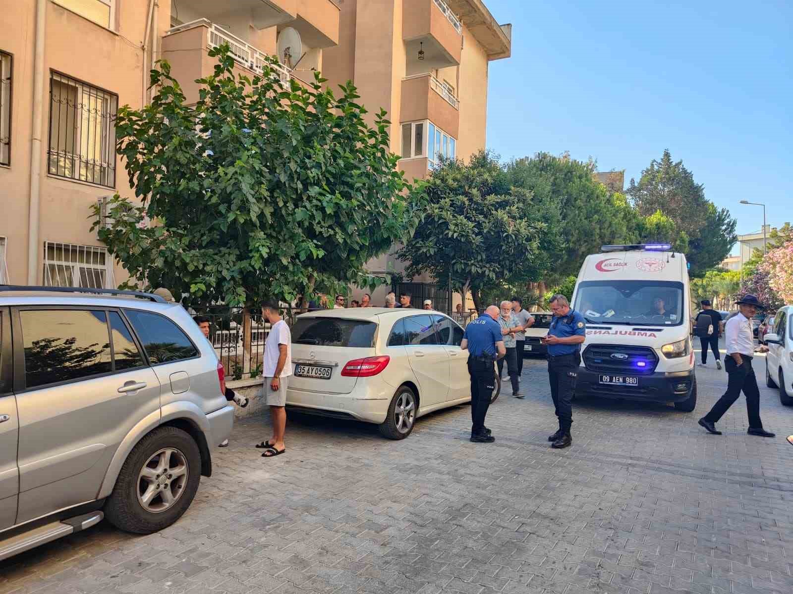 kusadasi-nda-5-kattan-dusen-yasli-adam-yasamini-yitirdi