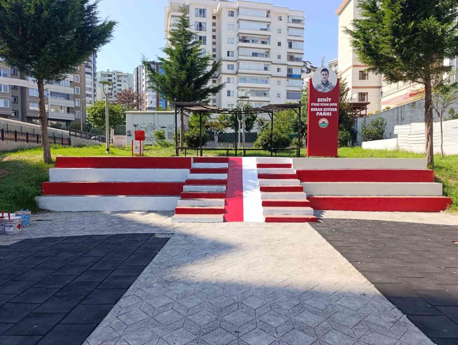 parklara-kirmizi-beyaz-dokunus
