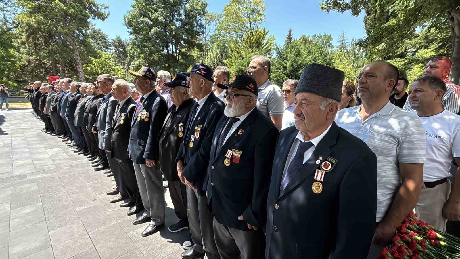 oglunu-15-temmuz-da-sehit-veren-acili-baba-acimiz-hala-ayni