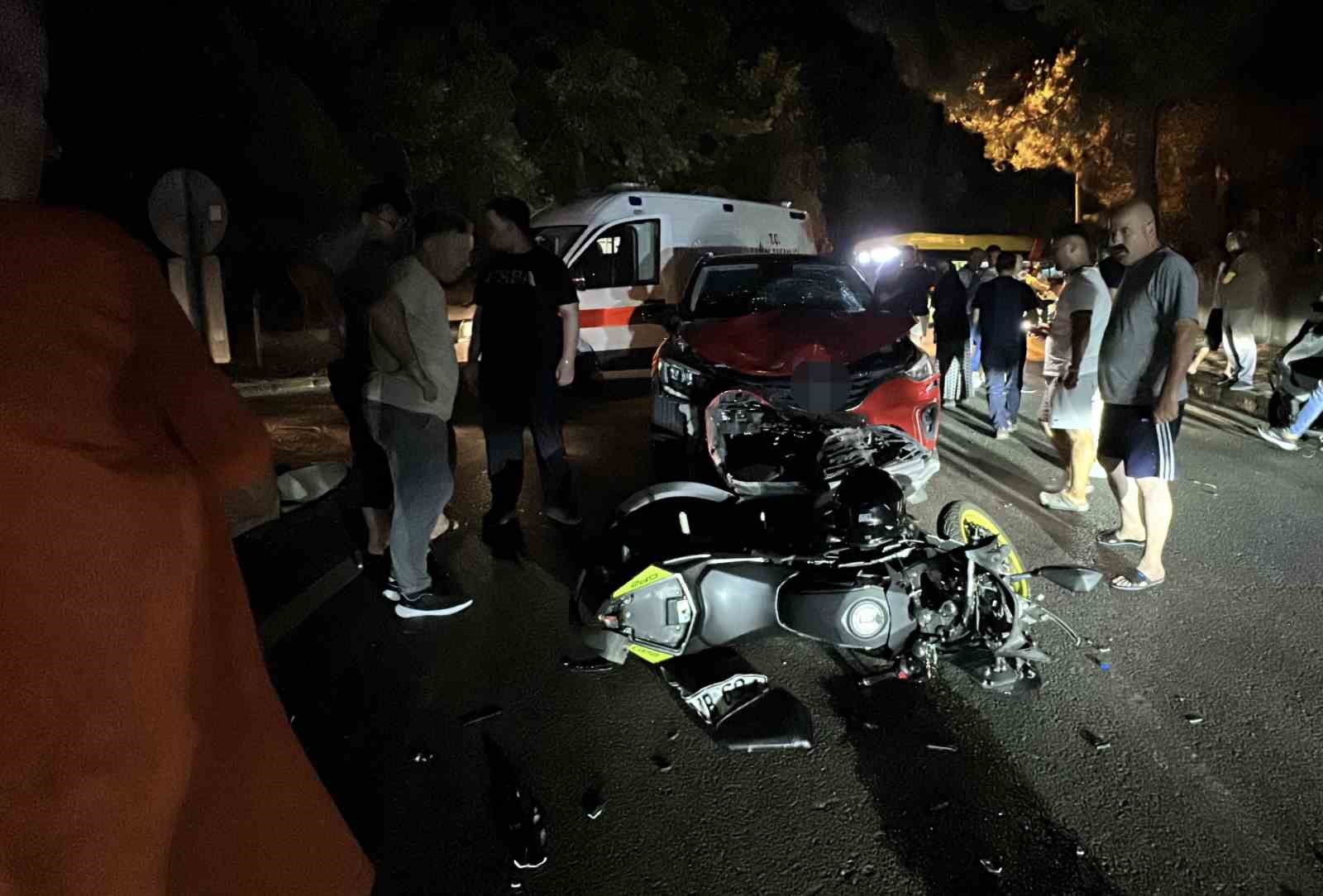 samsun-da-suv-arac-ile-motosiklet-kafa-kafaya-carpisti-1-yarali