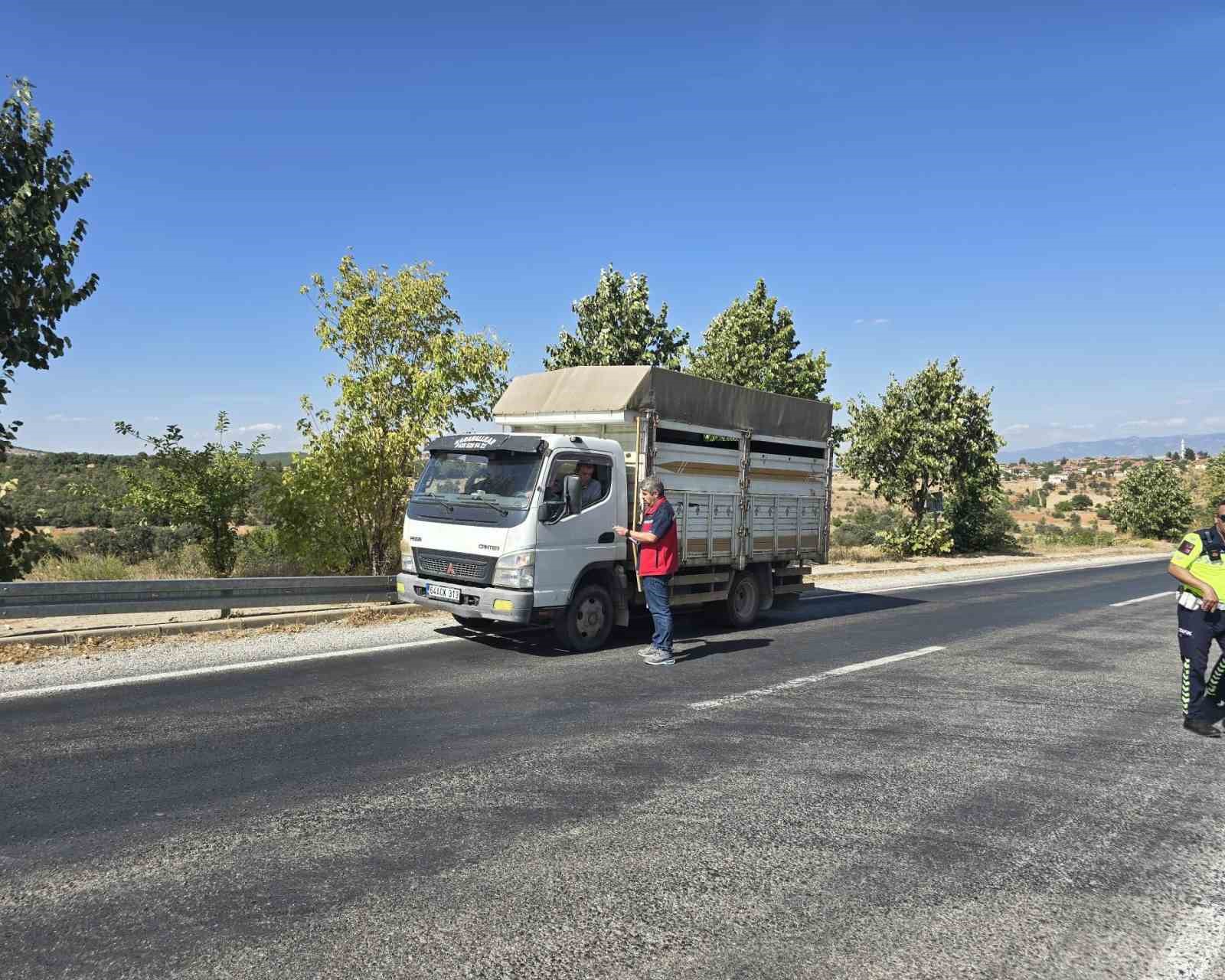 usak-ta-hayvan-hastaliklarina-karsi-yol-kontrolleri-suruyor