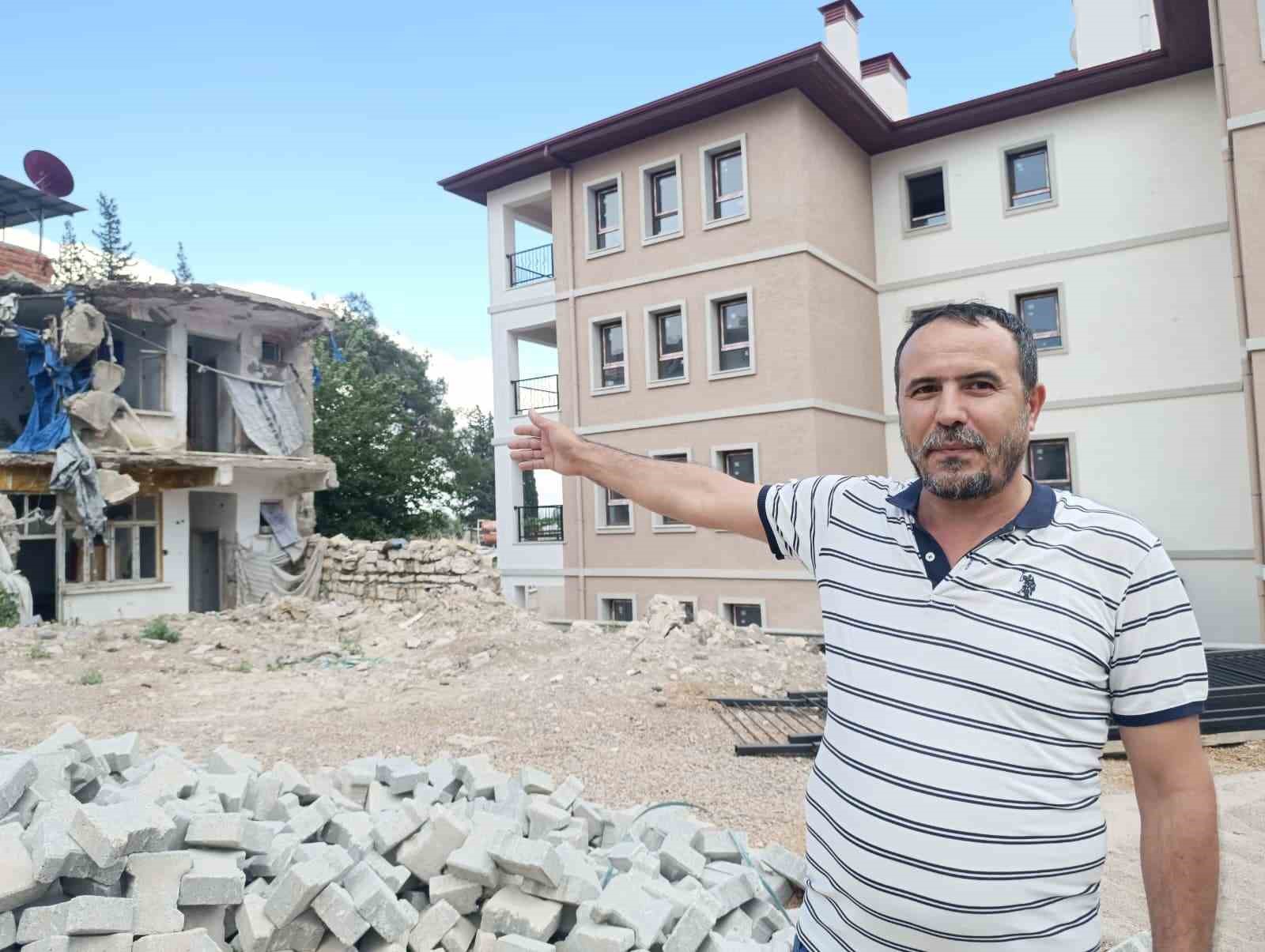 kahramanmaras-ta-yikilmasi-beklenen-binalar-vatandasi-endiselendiriyor