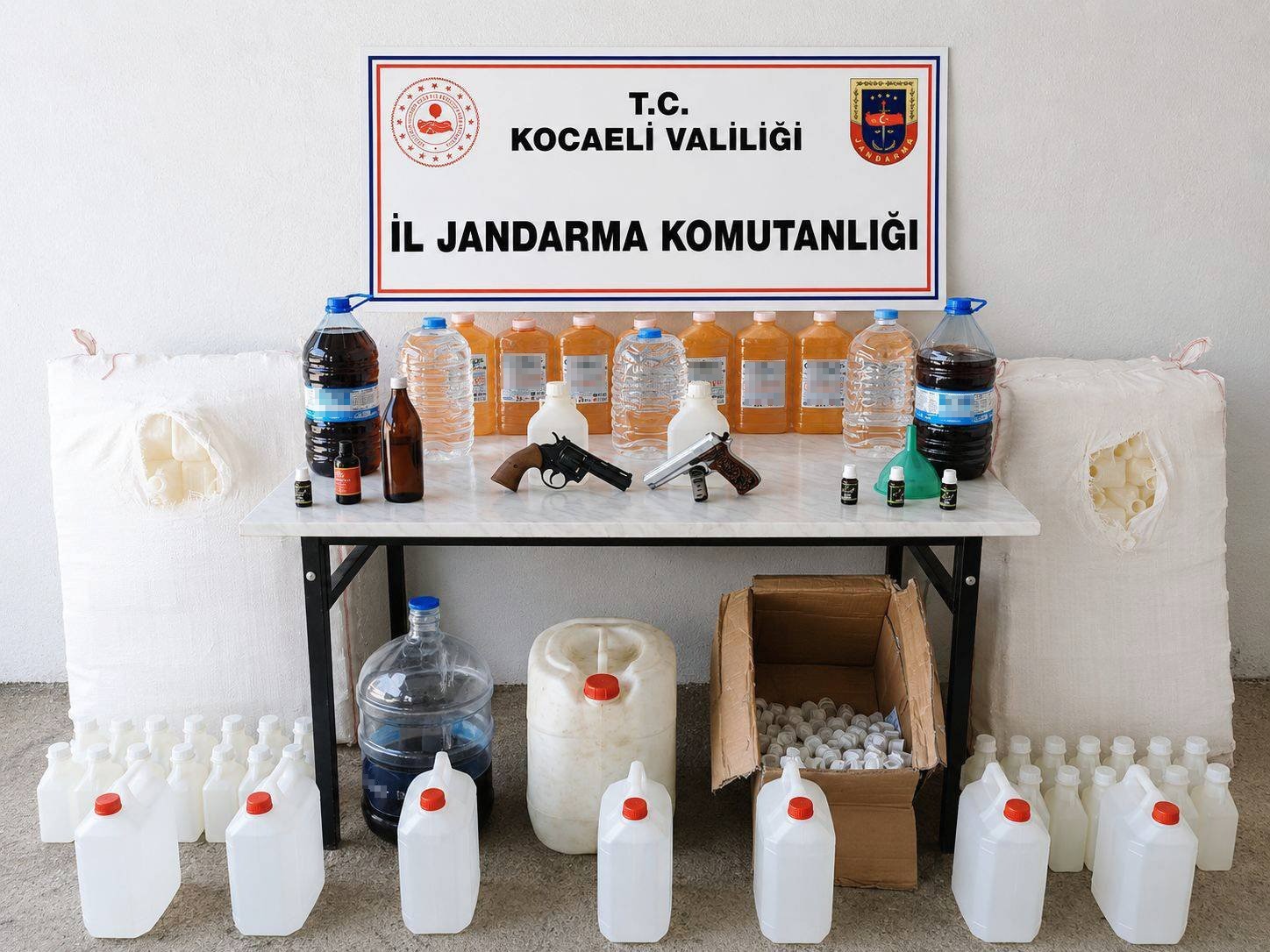 kocaeli-de-kacakcilik-operasyonu-1-milyon-350-bin-liralik-kacak-urun-ele-gecirildi