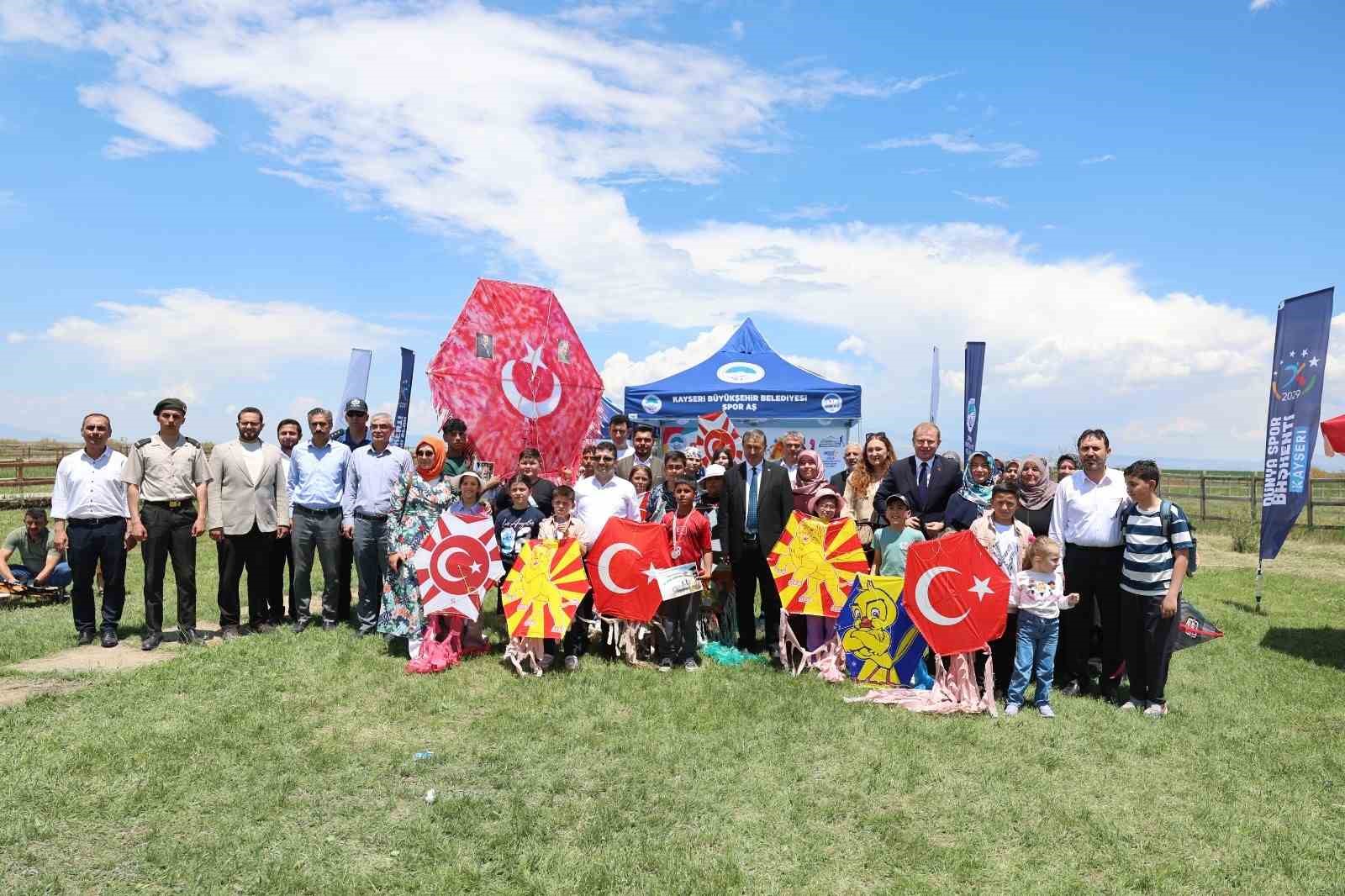 sultan-sazligi-nda-ucurtma-senligi-duzenlendi
