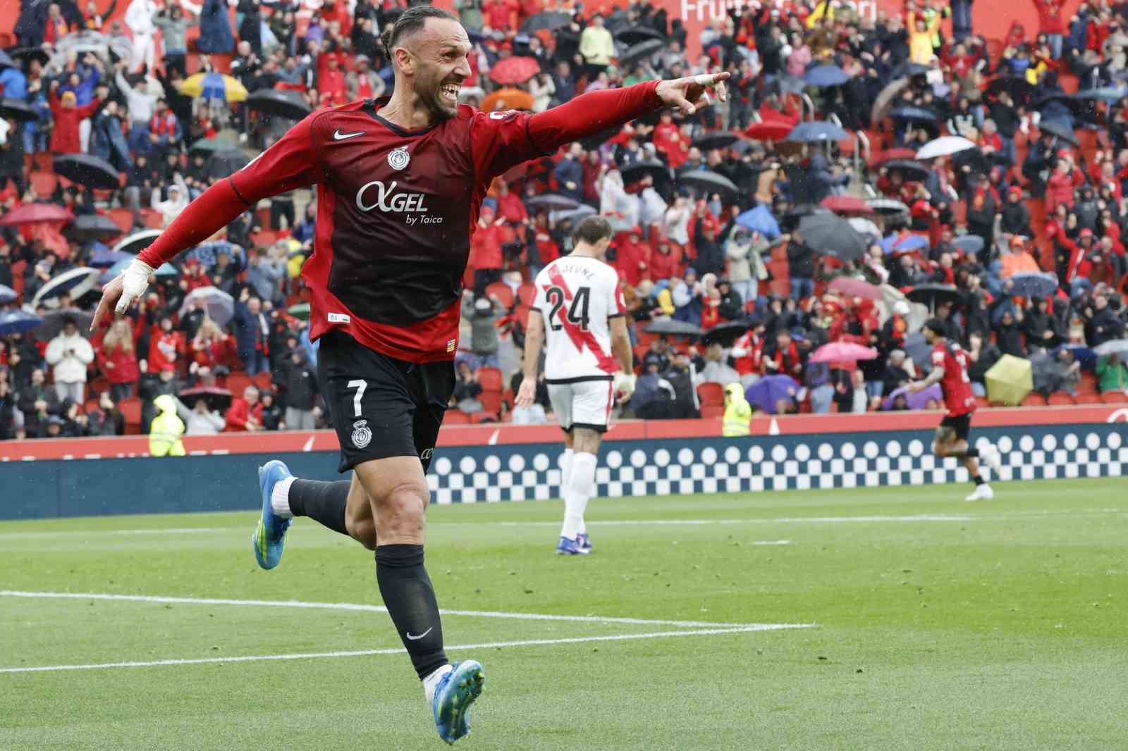 fenerbahce-nin-yeni-transferi-vedat-muriqi-bu-aksam-istanbul-a-geliyor