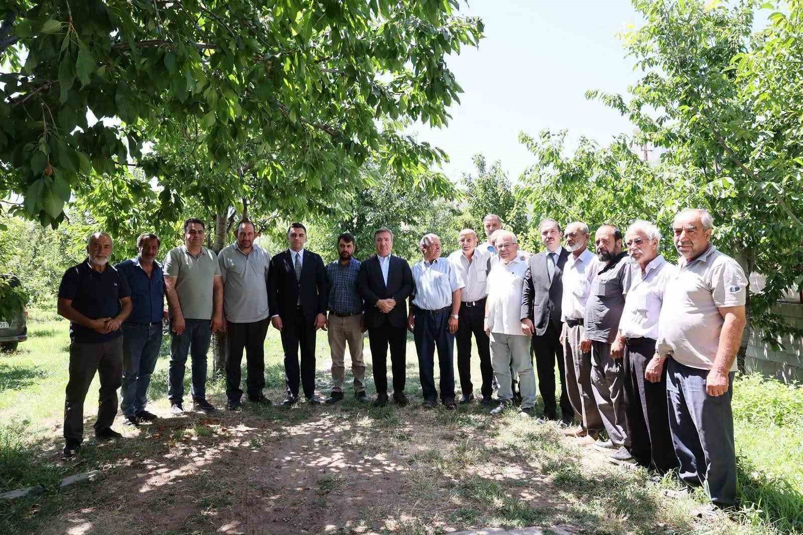 vali-aydogdu-ortayurt-koyunde-ureticilerin-taleplerini-dinledi