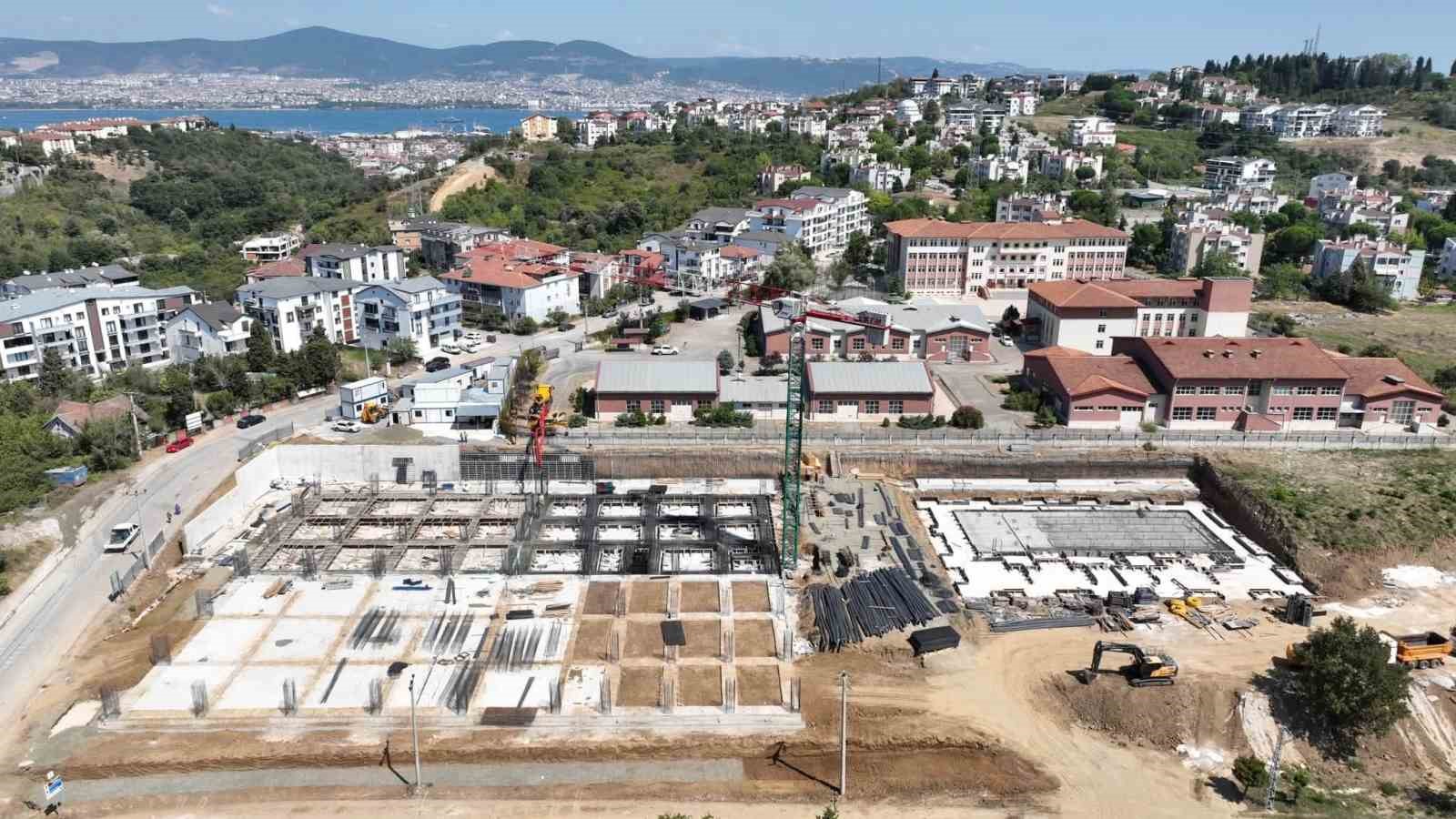 golcuk-te-spor-salonu-ve-kapali-yuzme-havuzu-insaati-suruyor