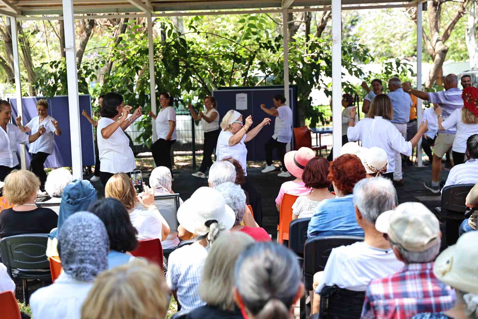 aktif-yasli-merkezi-nde-veda-programi