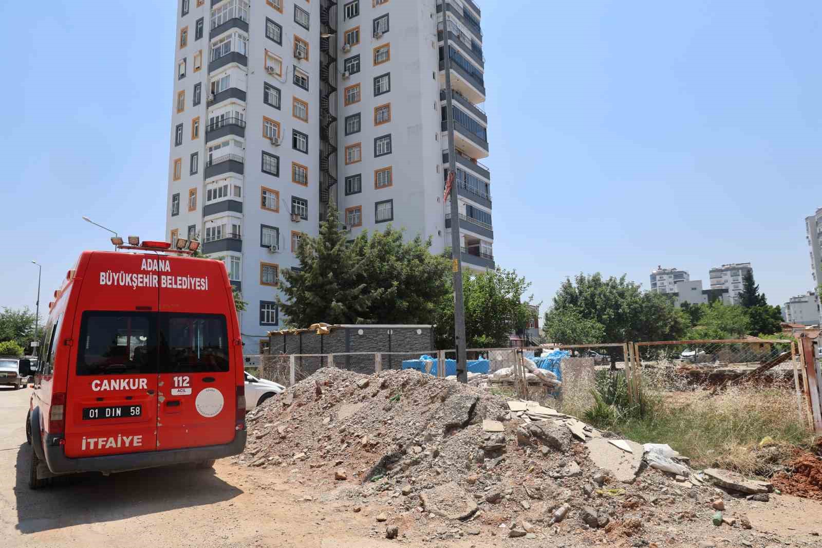 belediye-itfaiye-binasi-icin-apartmanin-istinat-duvarini-yikti