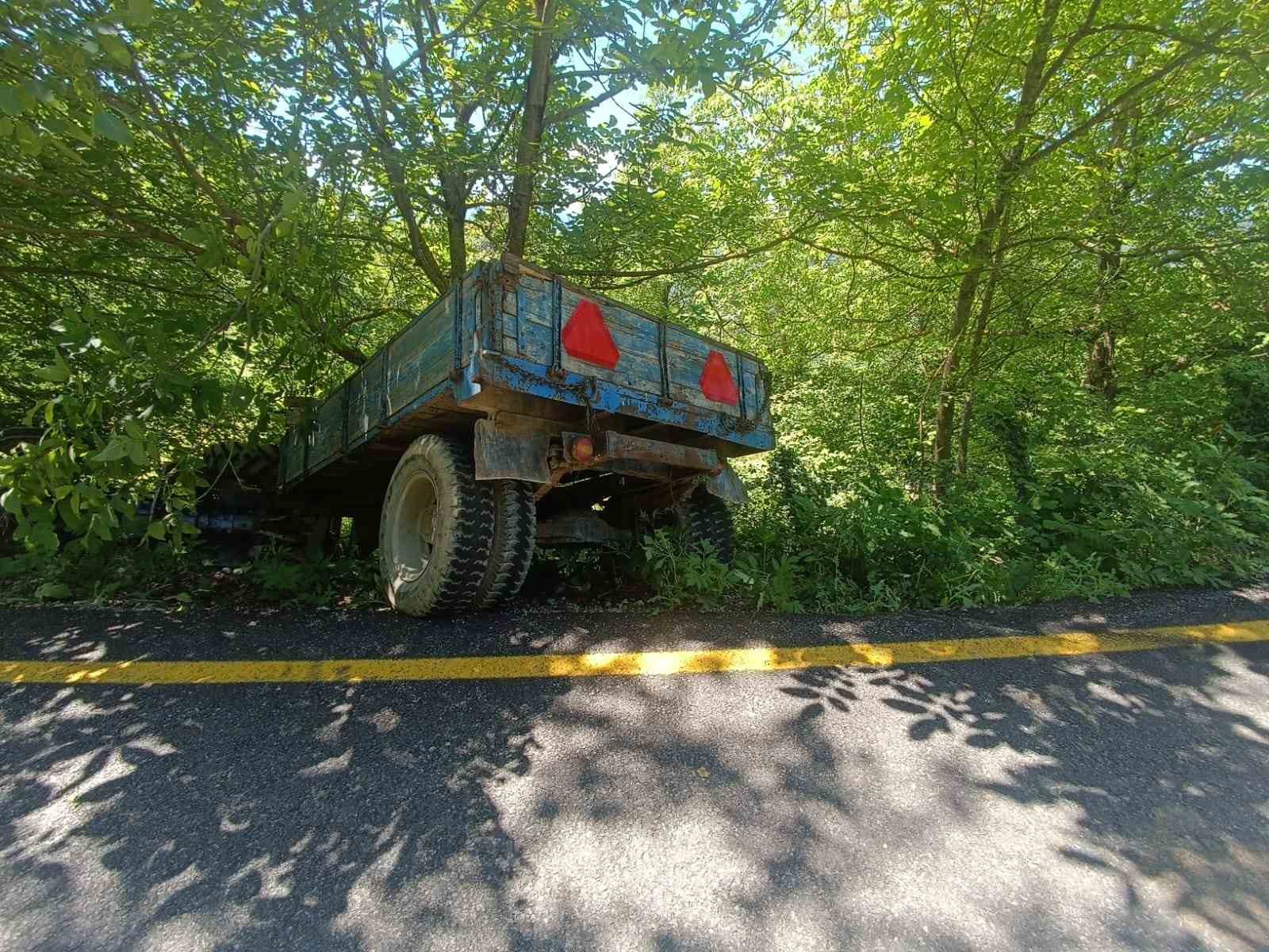 turkeli-de-traktor-sarampole-devrildi