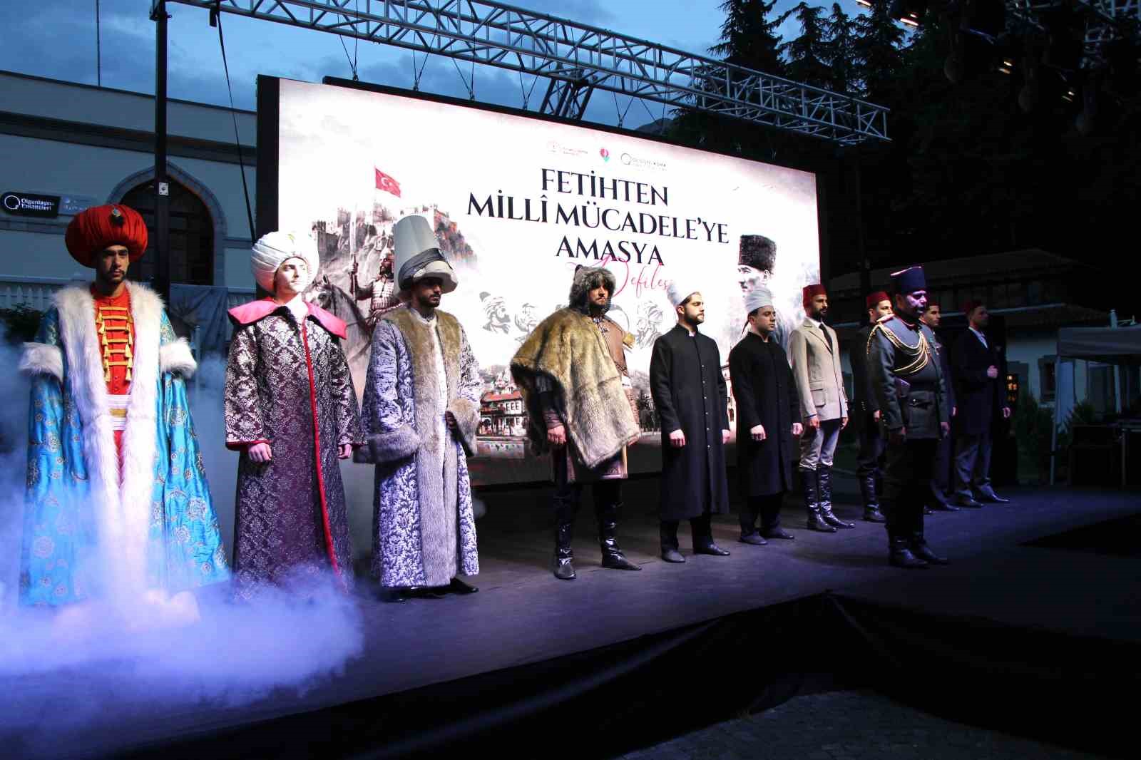 bin-yillik-kiyafetler-defilede-fetihten-milli-mucadeleye-amasya