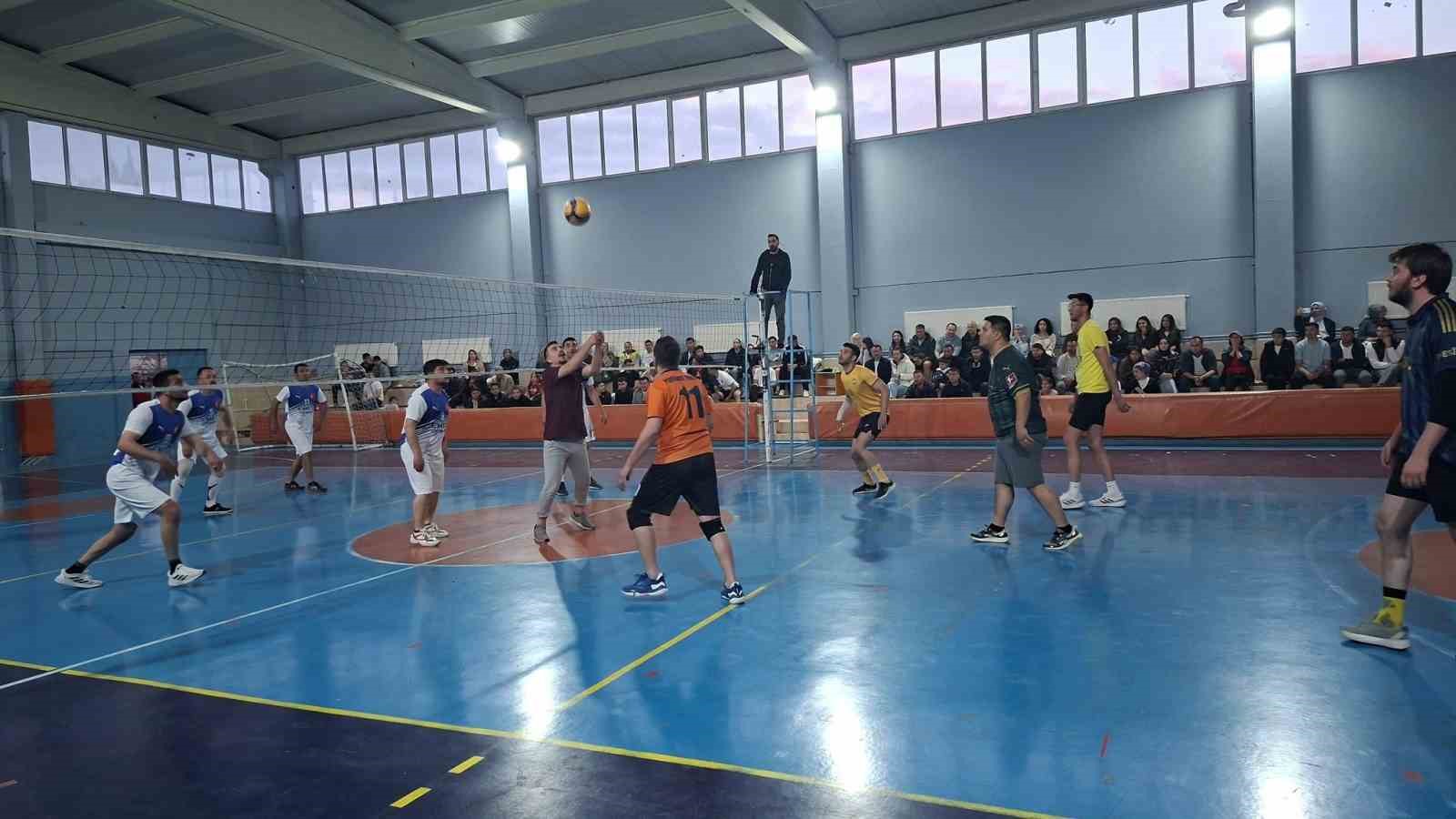 hisarcik-ta-kurumlararasi-voleybol-turnuvasinda-devlet-hastanesi-sampiyon-oldu