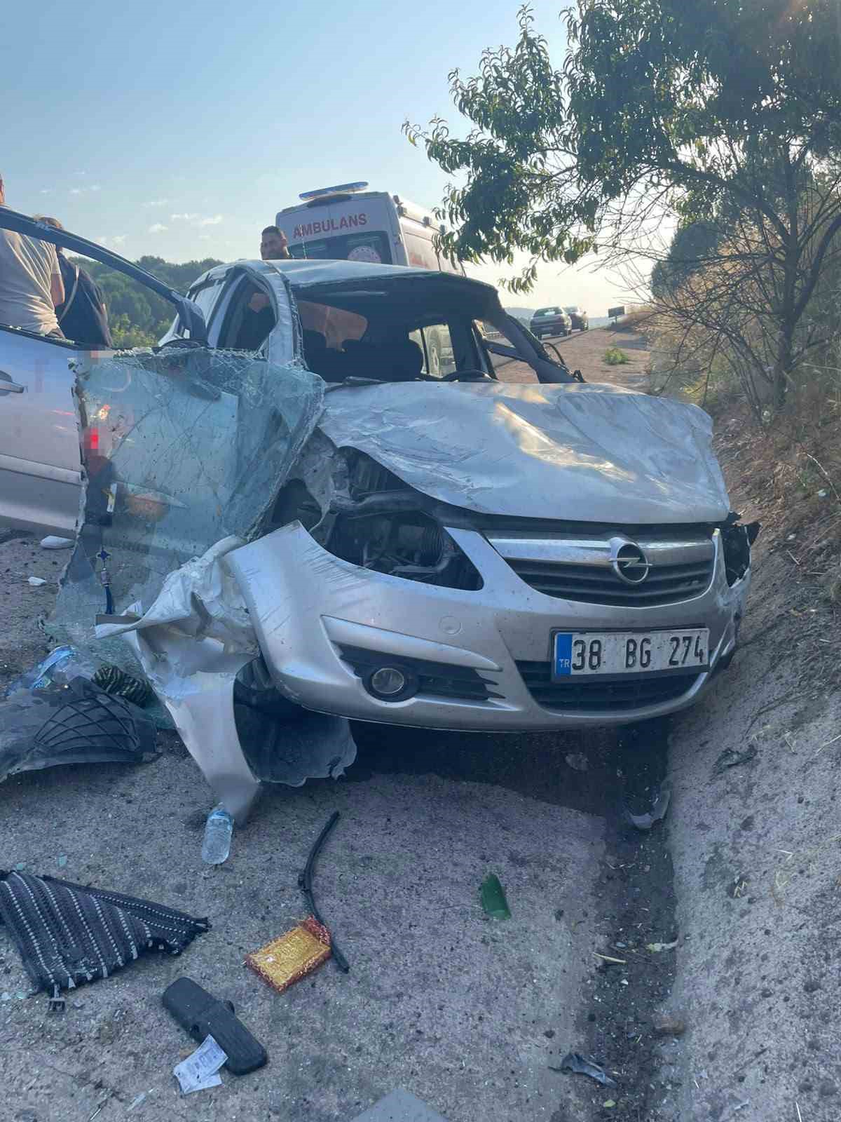 balikesir-de-sarampole-ucan-otomobilde-1-kisi-yaralandi