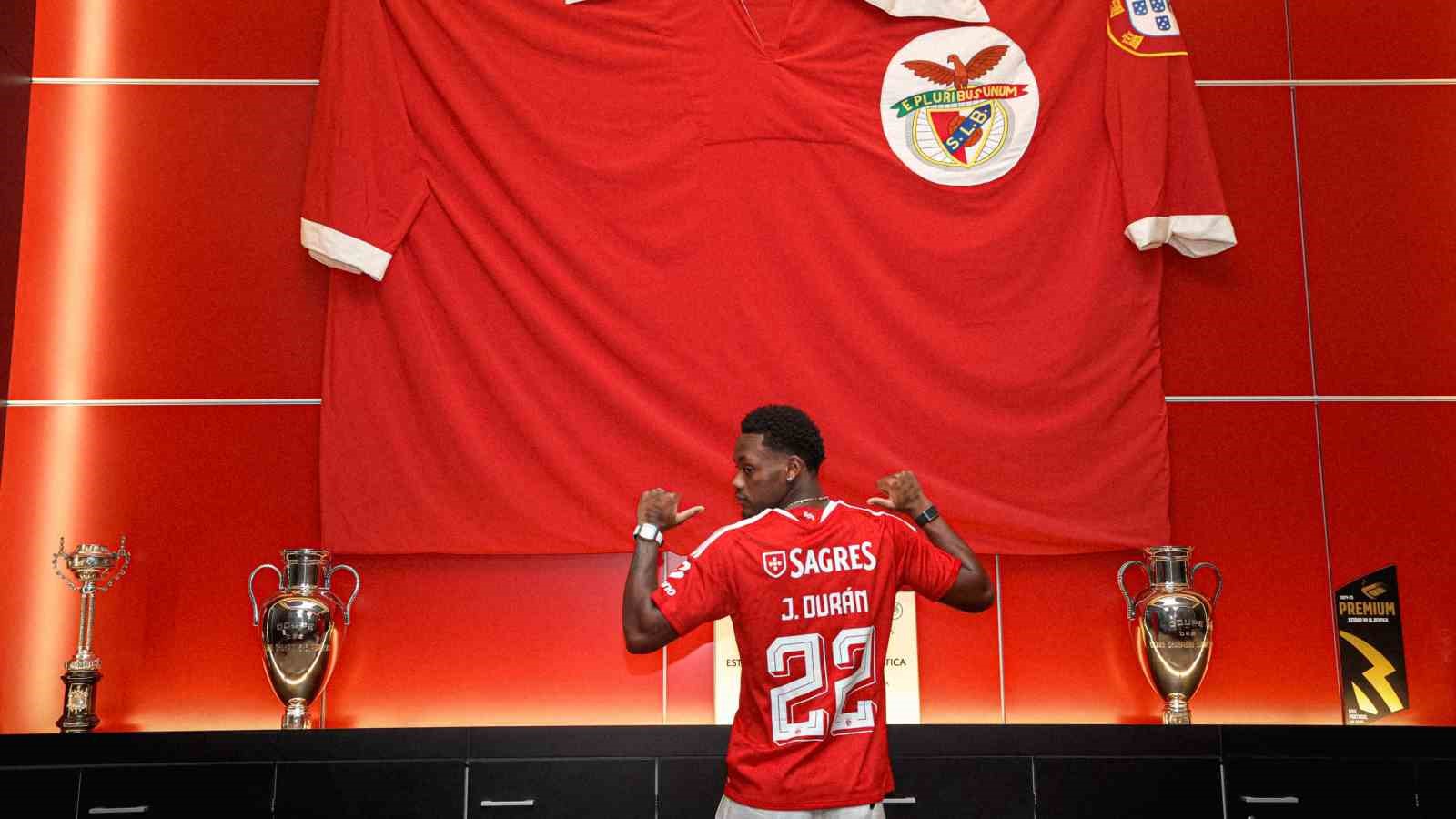 benfica-jhon-duran-i-kiralik-olarak-kadrosuna-katti