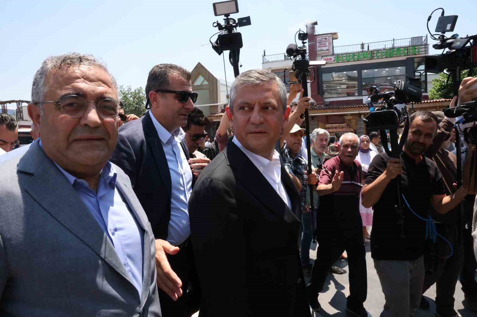 chp-grup-baskani-ozel-selahattin-demirtas-in-selamini-diyarbakirlilara-iletti