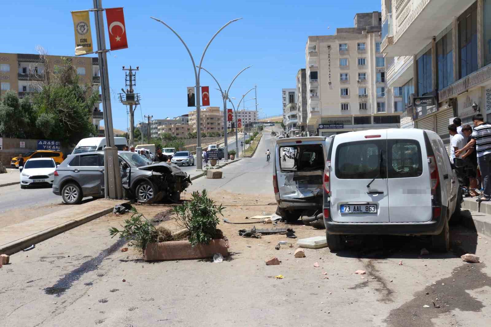 sirnak-ta-zincirleme-trafik-kazasi-4-yarali