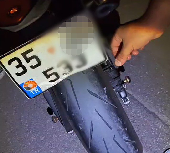 manisa-da-katlanir-plakali-motosiklete-156-bin-tl-ceza