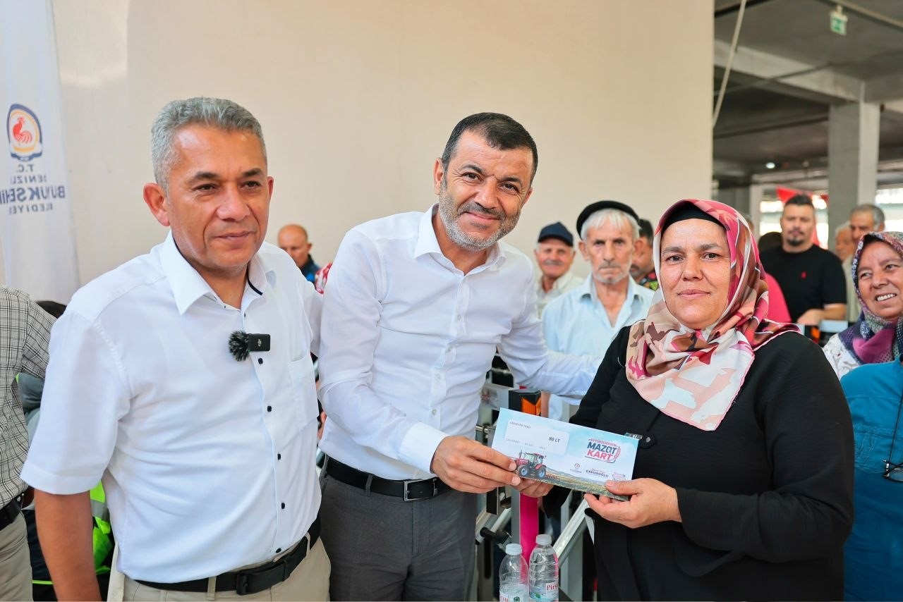denizli-de-ureticinin-yuzu-buyuksehir-ile-guluyor
