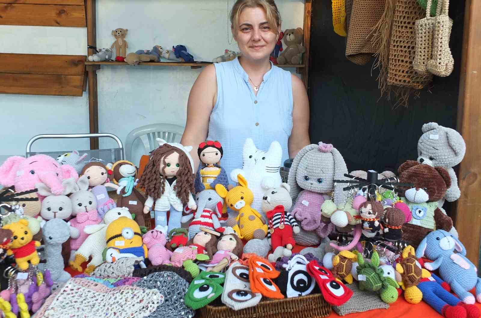burhaniye-de-dilek-hanimin-orgu-bebekleri-ilgi-gordu