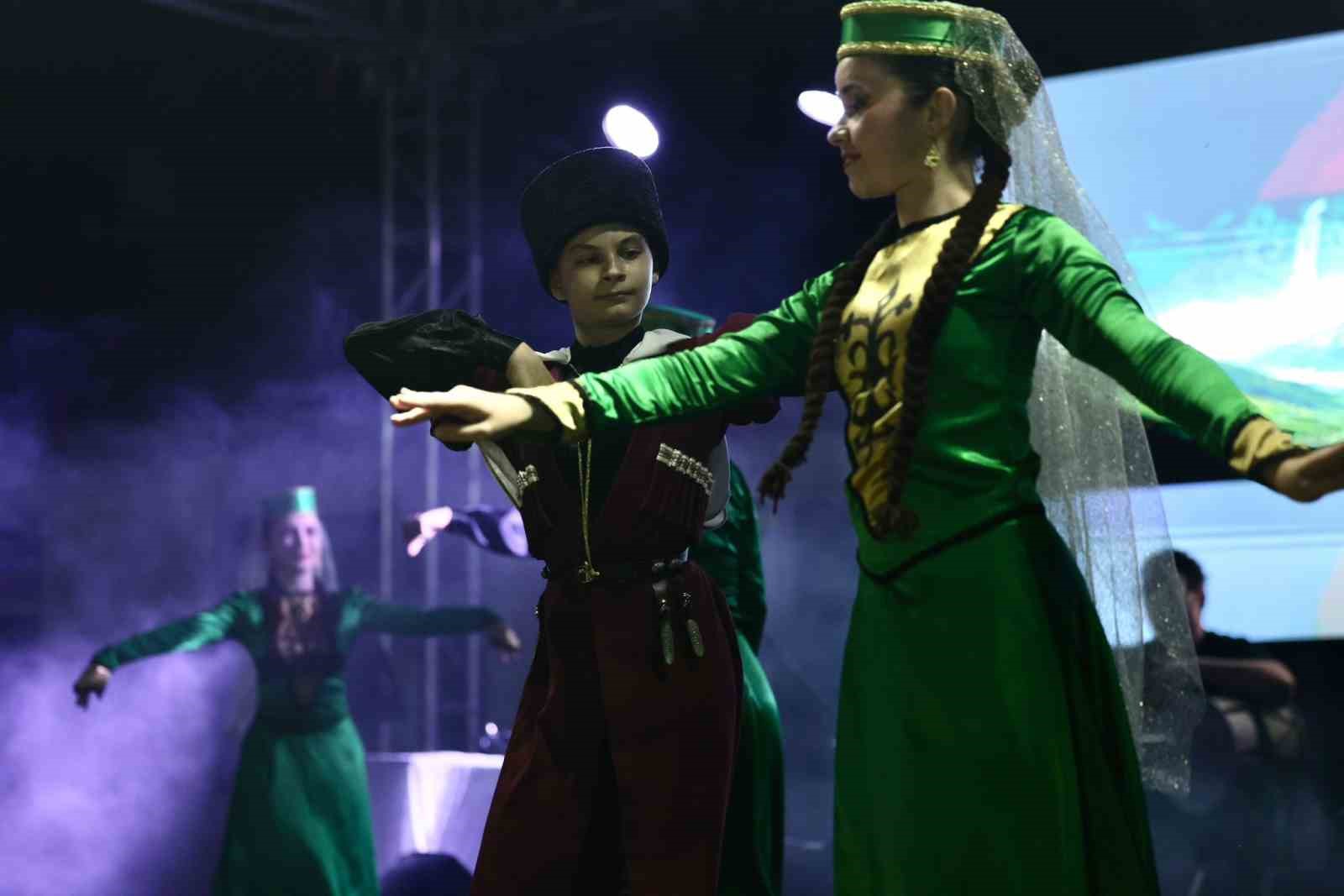 duzce-de-cerkes-gecesi-yogun-ilgi-gordu