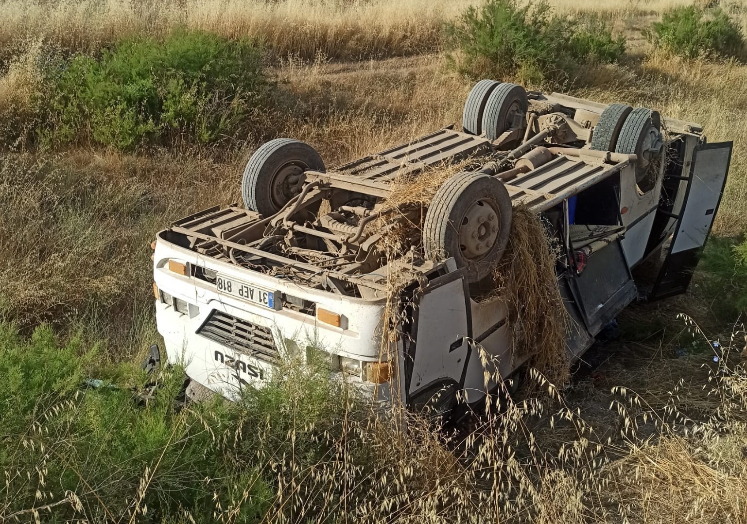 amasya-da-tarim-iscilerini-tasiyan-midibus-devrildi-16-yarali