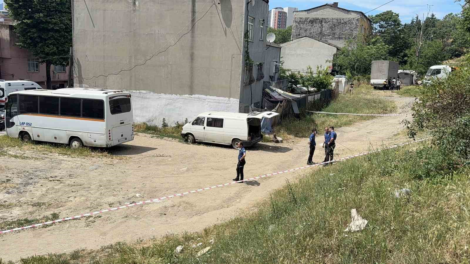 bagcilar-da-mahalledeki-kokuyu-kanalizasyon-zannettiler-ceset-cikti