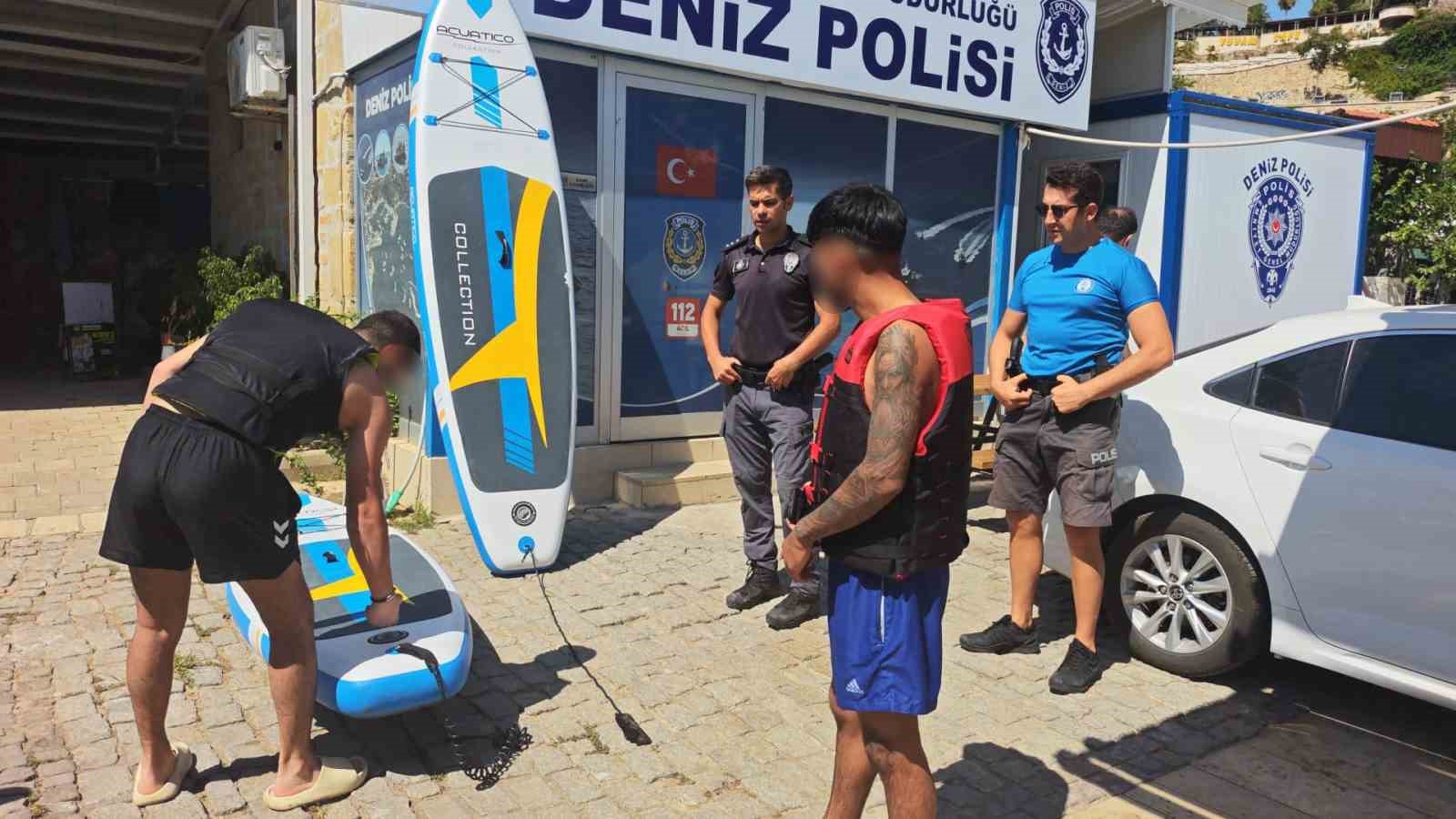 sup-ile-denize-acildilar-kurekleri-kirilinca-kilometrelerce-suruklendiler