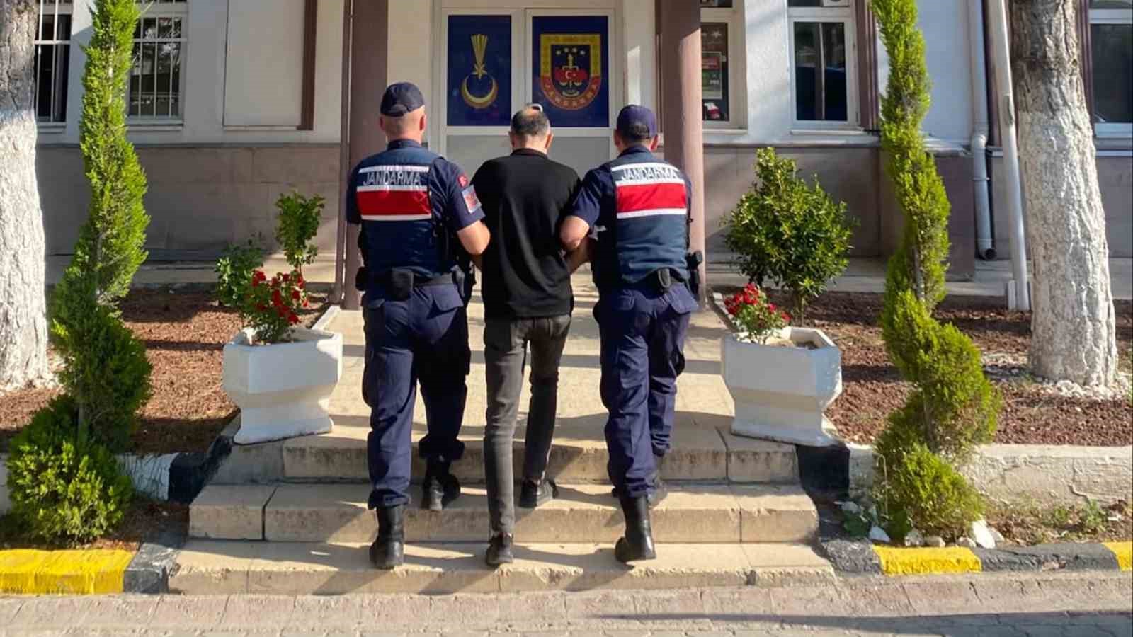 jandarmadan-firari-5-hukumluye-operasyon-61-yil-hapis-cezasi-bulunan-da-yakalandi