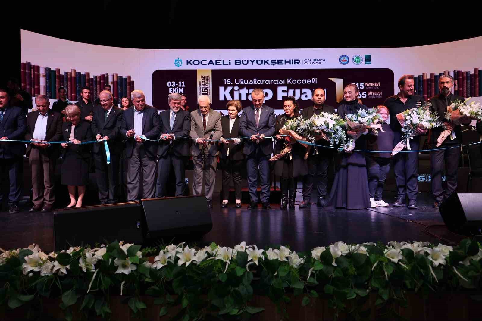 16-kocaeli-kitap-fuari-kapilarini-ziyaretcilere-aciyor