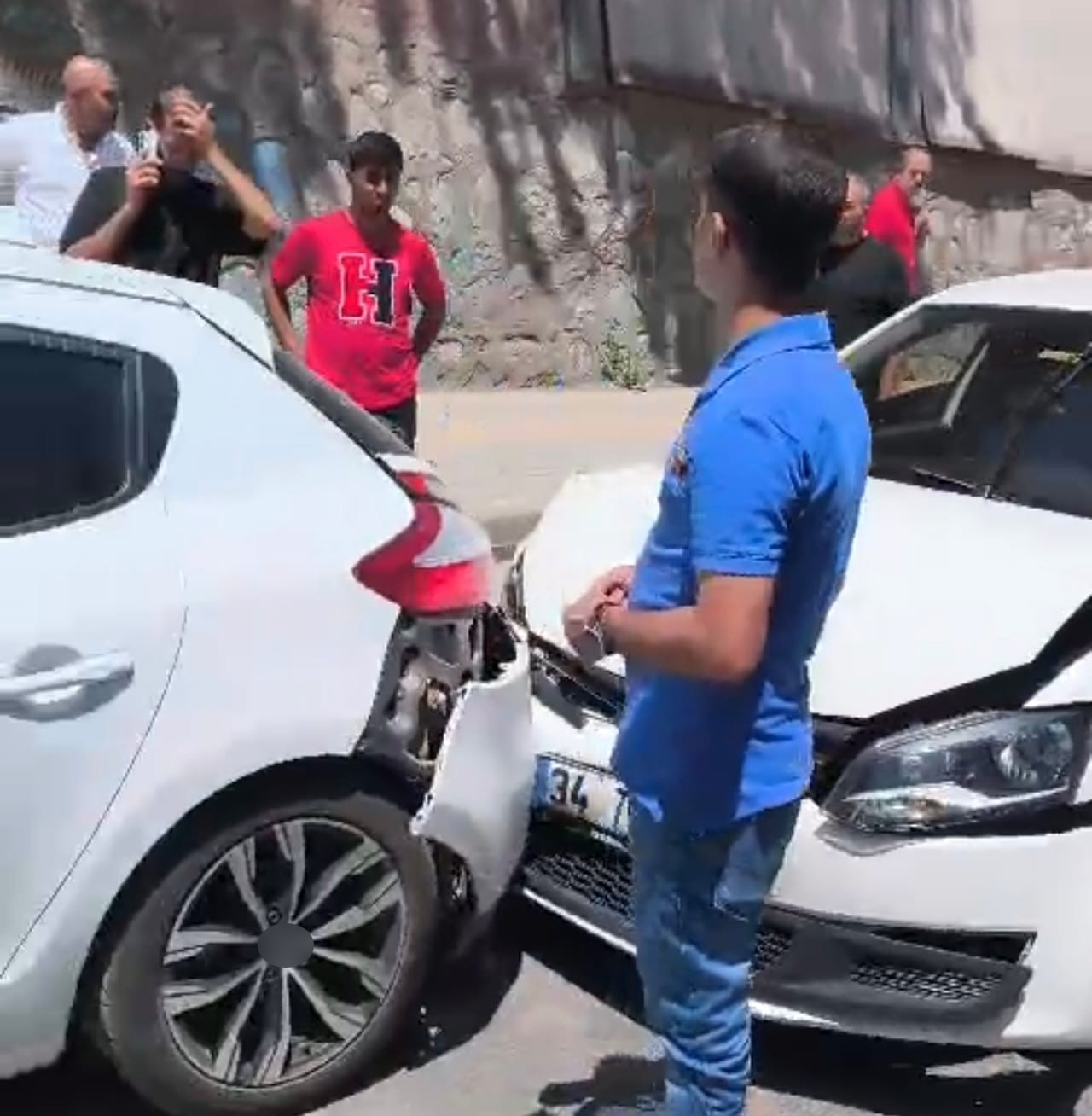 bitlis-te-maddi-hasarli-trafik-kazasi