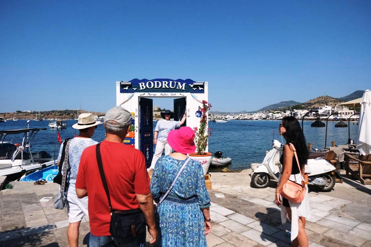 bodrum-un-guzellikleri-maviye-acilan-kapi-ile-taclaniyor