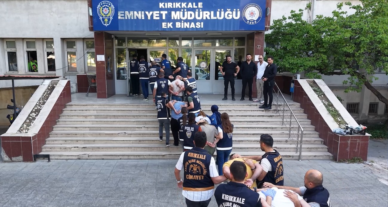 7-milyon-veri-incelenerek-derin-dondurucudaki-12-yillik-cinayetin-sirri-cozuldu-13-tutuklama