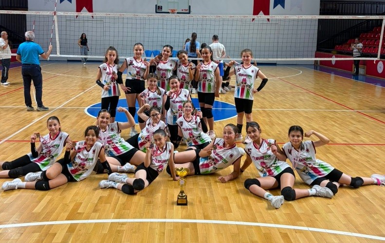 tki-tavsanli-linyitspor-un-voleybol-basarisi
