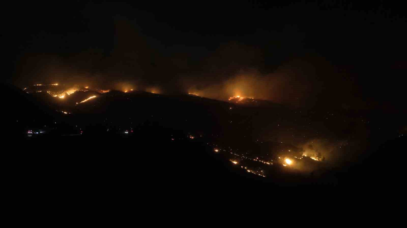 alanya-daki-orman-yanginina-gece-saatlerinde-mudahale-suruyor